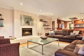 House (4 Bedrooms) | Living area - Blushing Bride (Cape Town)