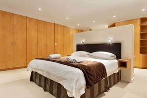 House (4 Bedrooms) | 4 bedrooms, free WiFi, bed sheets - Blushing Bride (Cape Town)