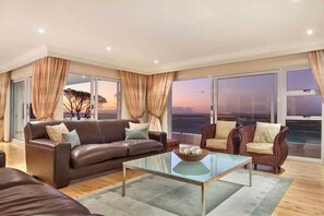 Huis (4 Bedrooms) | Woonruimte