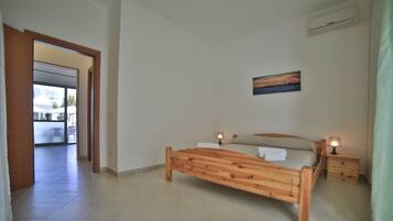 1 chambre, lit parapluie, Wi-Fi gratuit, draps fournis