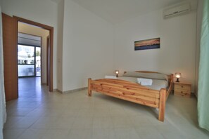 1 chambre, lit parapluie, Wi-Fi gratuit, draps fournis