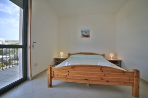 1 bedroom, travel cot, free WiFi, bed sheets