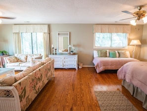 4 bedrooms, iron/ironing board, travel cot, free WiFi