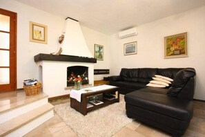 Villa | Living room | 30-inch TV with digital channels, fireplace - Captivating 3-bedroom Villa in Kanica (Rogoznica)