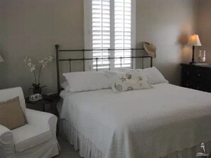 3 bedrooms, iron/ironing board, travel crib, free WiFi