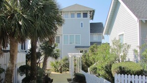A pathway leading to a white picket fence with a sign indicating 'Beach Access 31'. - Sandcastle by the Sea - 3Bedroom, 2 Bath/Sleeps 6 - South Beach - Oceanside  (Bald Head Island)