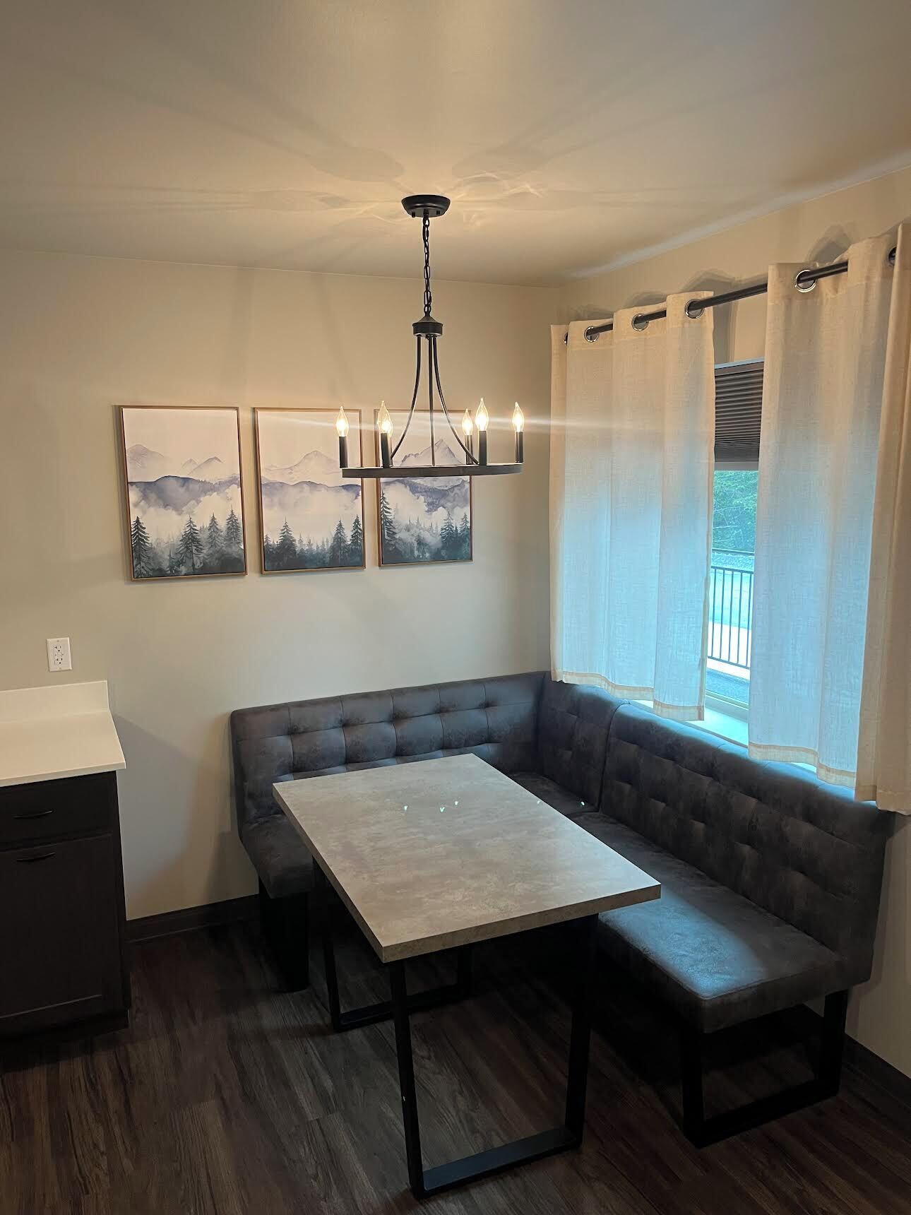 Deluxe Double Room | In-room dining