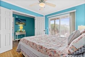 4 bedrooms, Internet - As Good As It Gets / 3310 W Dolphin Drive (Oak Island)