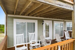 Terrace/patio - As Good As It Gets / 3310 W Dolphin Drive (Oak Island)