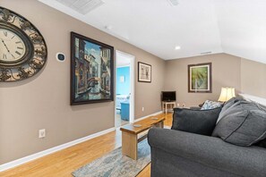 TV - As Good As It Gets / 3310 W Dolphin Drive (Oak Island)