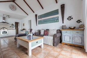 テレビ、DVD プレーヤー、書庫、ミュージックライブラリ