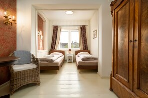 4 bedrooms, travel cot, free WiFi, bed sheets