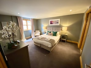 Apartamento presidencial | 3 dormitorios, sábanas de algodón egipcio, ropa de cama de alta calidad