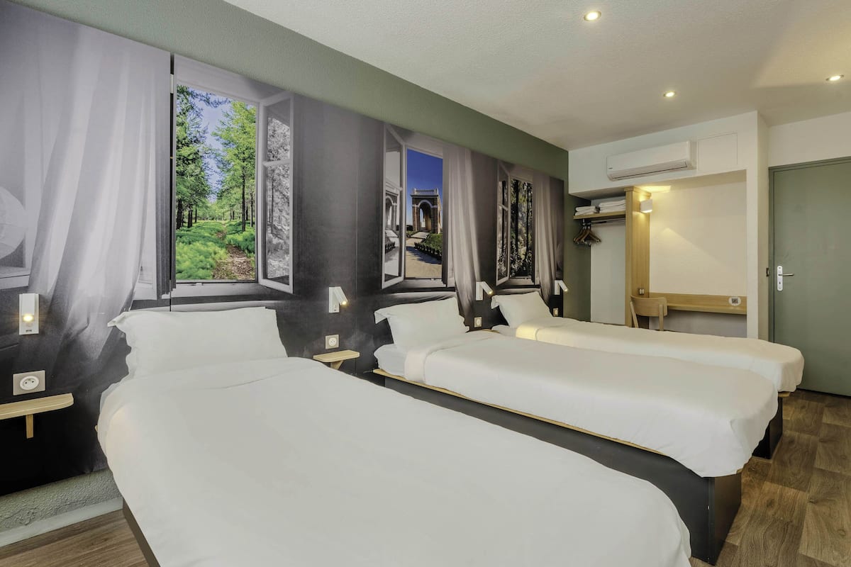 triple room | 1 bedroom, desk, free wifi, bed sheets