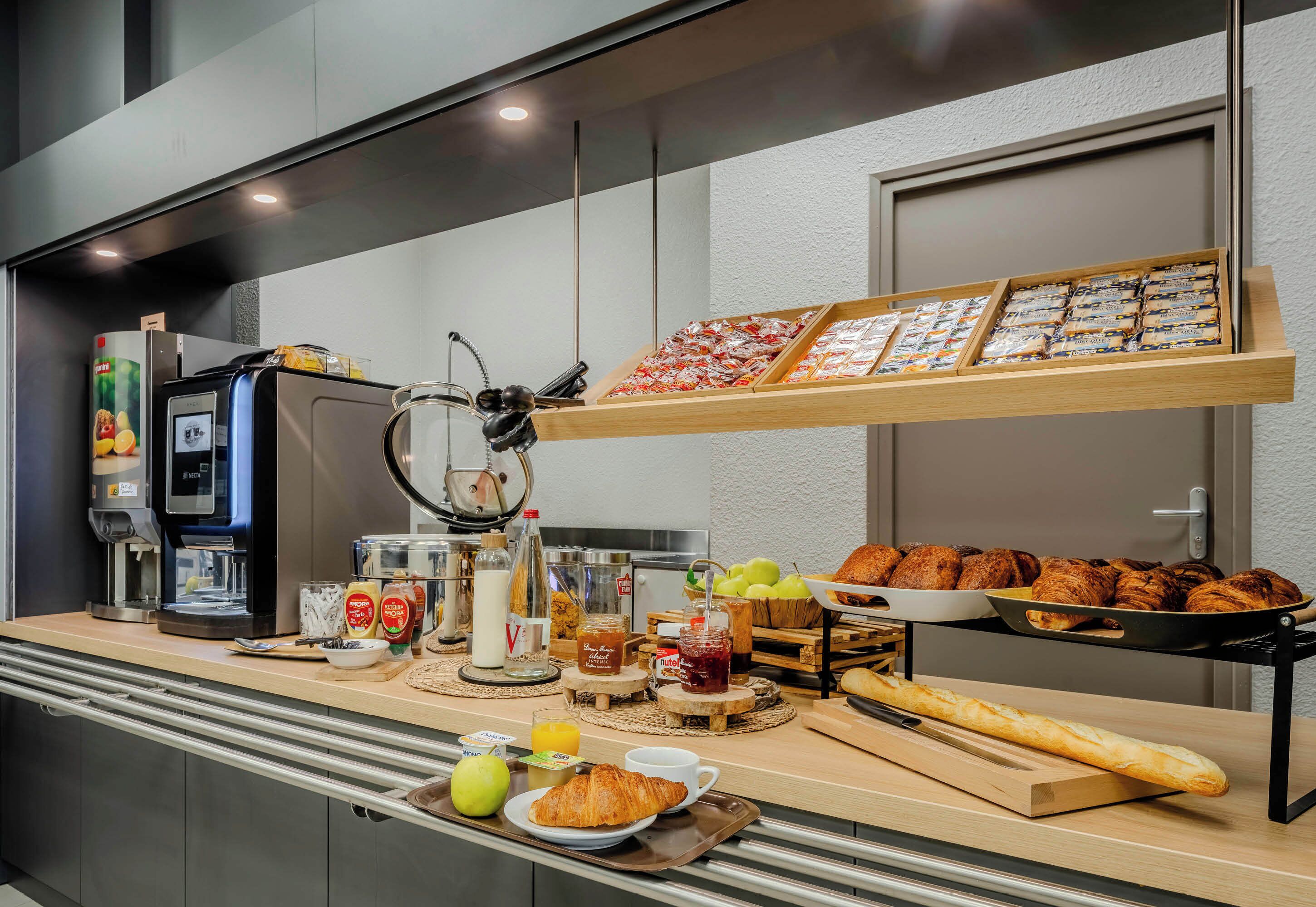 daily buffet breakfast for a fee