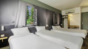 Quadruple Room | Desk, free WiFi, bed sheets