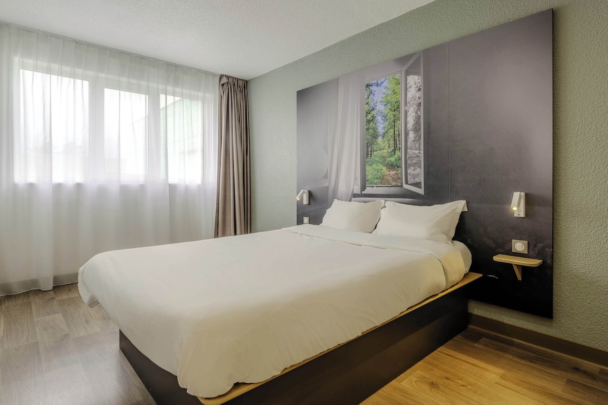 Standaard tweepersoonskamer | Een bureau, gratis wifi, beddengoed