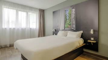Standard Double Room | Desk, free WiFi, bed sheets