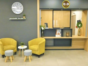 Reception - B&B HOTEL Cambrai (Proville)