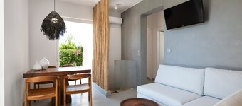 Elisa Seaside Luxury Suite Private hot Tub, Beach