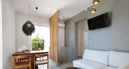 Elisa Seaside Luxury Suite Private hot Tub, Beach