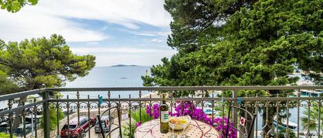 Estúdio (Studio Apartment with Balcony and Sea) | Sacada