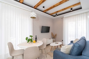 Lägenhet (One Bedroom Apartment with Balcony an) | Vardagsrum | Tv