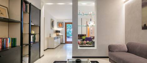 City-Apartment, 2 Schlafzimmer | Wohnzimmer | Flachbildfernseher