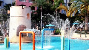 A water park with multiple water jets and a pool. - Marriott Grande Vista Deluxe Studio Luxury Resort April 12-19 25 Sat Check-in (Orlando)