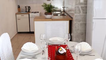 Apartment (Two Bedroom Apartment with Balcony) | Dining room
