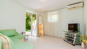 Apartment (One Bedroom Apartment with Terrace A2) | Living room