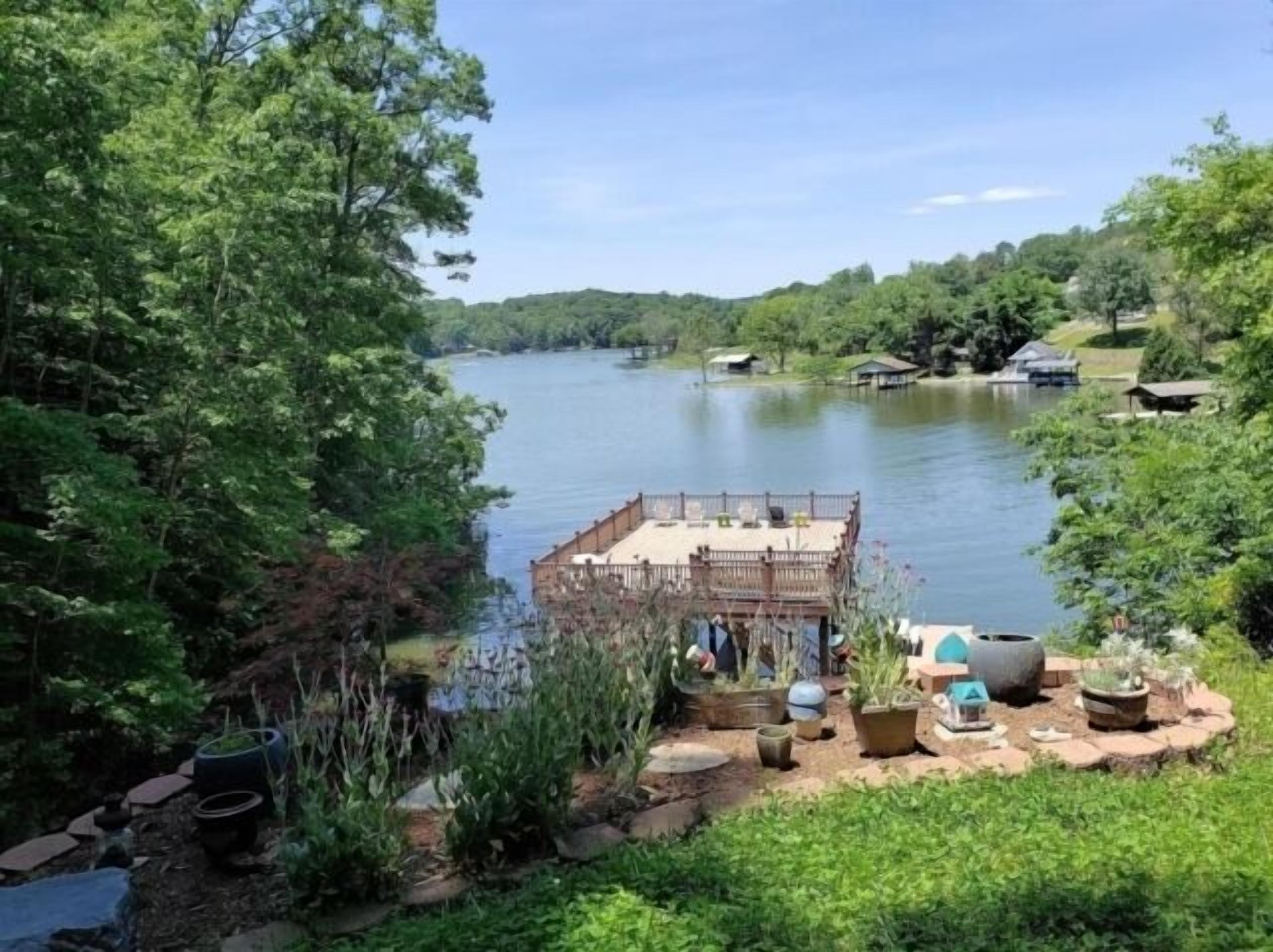 Roxy Park: Private,  Wifi, 2 kayaks, quiet cove, open floorplan, gas grill