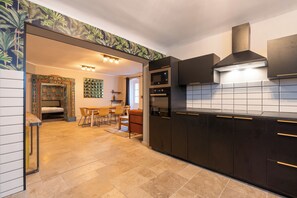 Deluxe Double Room | Private kitchen | Fridge, oven, stovetop, coffee/tea maker - Design Apartments - "Villa Arnim" (Potsdam)