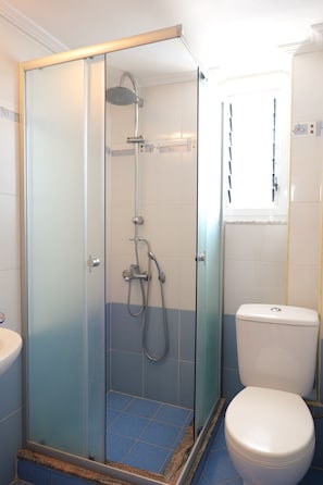 Apartment | Bathroom | Shower, free toiletries, hair dryer, towels - Remarkable 2-bed Apartment in Sarandë (Sarandë)