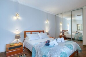 2 bedrooms, iron/ironing board, free WiFi, bed sheets