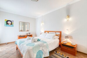 2 chambres, fer et planche à repasser, Wi-Fi gratuit, draps fournis