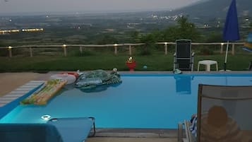 House, 2 Queen Beds | Pool | Outdoor pool