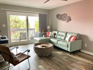 Smart TV - ☀️  HEAVEN ON STILTS! 🏖️STEPS FROM BEACH &POOL! BOOK YOUR WINTER AND SPRING VACAY! (Pensacola Beach)