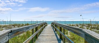 ☀️  HEAVEN ON STILTS! 🏖️STEPS FROM BEACH &POOL! BOOK YOUR WINTER AND SPRING VACAY!