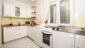 House (Three Bedroom Holiday House with Terr) | Private kitchen | Fridge