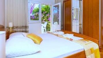 Maison (Three Bedroom Holiday House with Terr) | 3 chambres, lits bébé (en supplément)