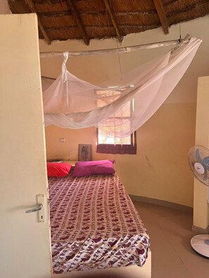 13 slaapkamers, een strijkplank/strijkijzer, wifi, beddengoed