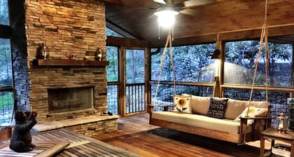 Cozy Appalachian Trail Cabin - Woody Gap & Blood Mountain in Suches, GA