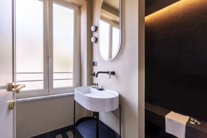 Apartment | Bathroom | Free toiletries, hair dryer, bidet, towels - ROMAC - Condotti with terrace (Rome)