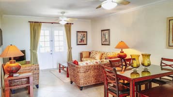 Smart-tv, böcker och en stereo