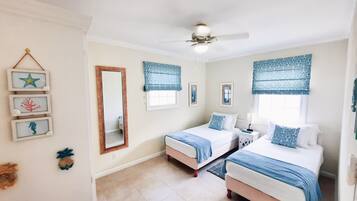 2 chambres, coffres-forts dans les chambres, fer et planche Ă repasser