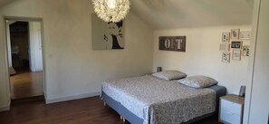 2 bedrooms, desk, iron/ironing board, travel crib