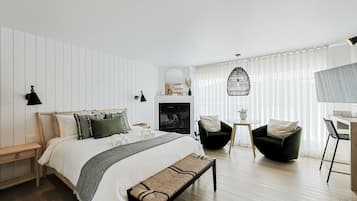 Desk, laptop workspace, iron/ironing board, free WiFi