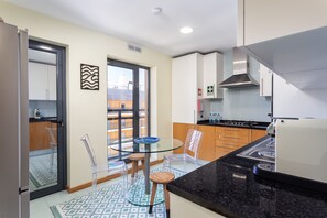 Fridge, microwave, oven, stovetop