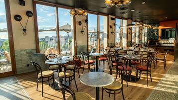 Petit déjeuner buffet servi tous les jours en supplément